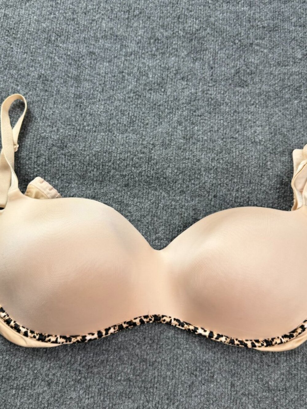 Victoria's Secret Balconet Bra 38DD Beige Nude Wireless Leopard Trim Animal